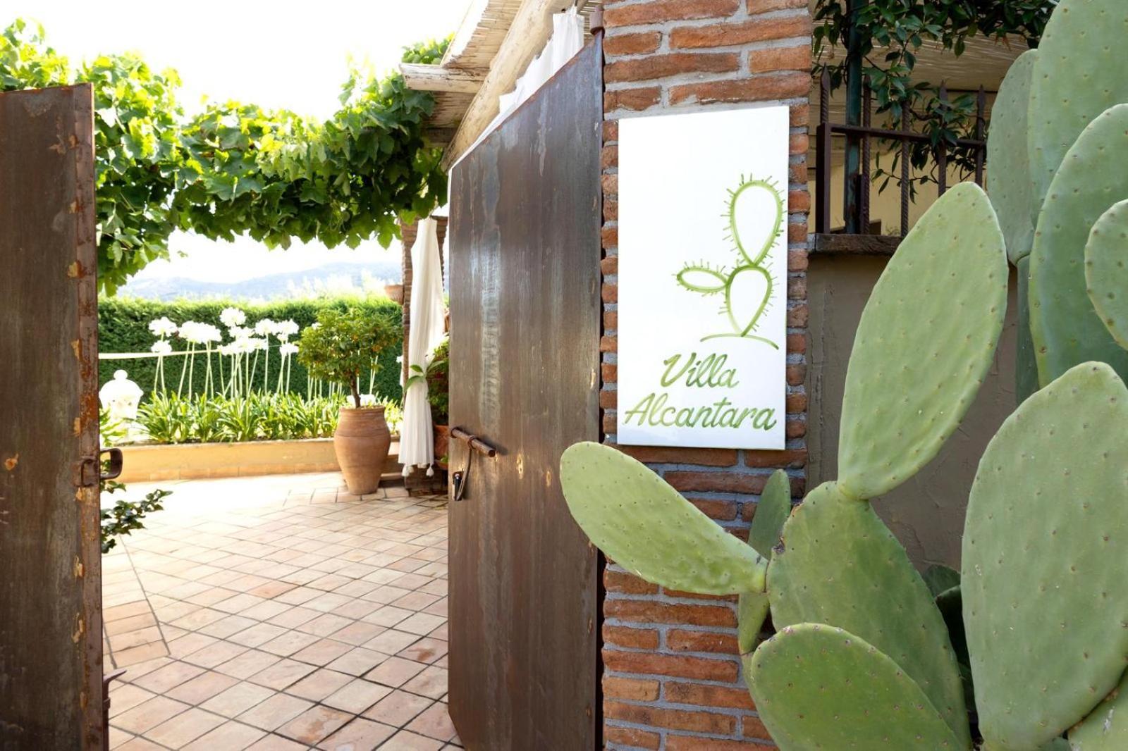 Villa Alcantara Di Charme Graniti Eksteriør bilde
